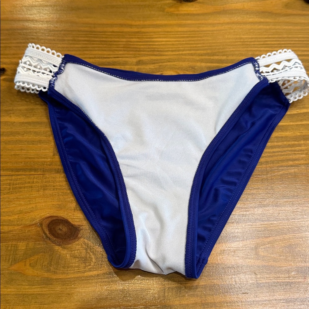 Chic Blue Women's Bikini Bottom with Lace Detail - Picture 5 of 6